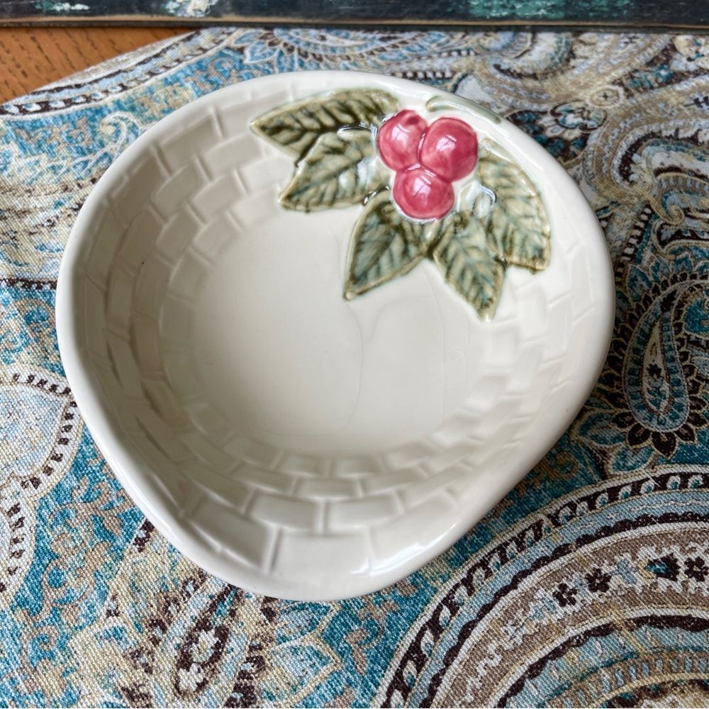 Pfaltzgraff Jamberry Spoon Rest Basketweave Sculpted Berry Stoneware Vintage